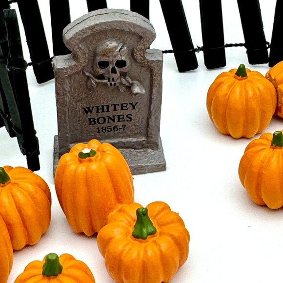 Department 45 Halloween Miniature Set Scarecrow Pumpkins Gravestones Fence 22 - Picture 5 of 10